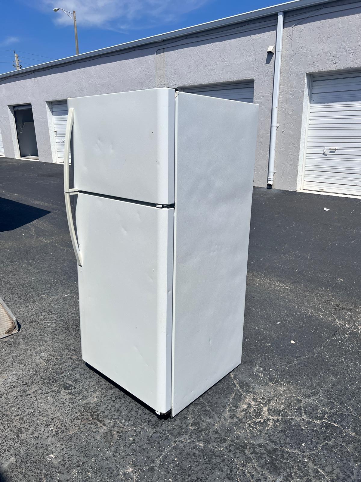 Kenmore Top and Bottom Refrigerator Kenmore Top and Bottom Refrigerator